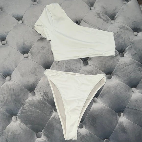 Sage green bikini - Picture 2 of 4